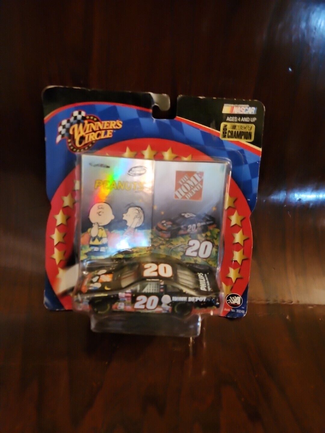 Nascar #20 Peanuts & Home Depot Tony Stewart 1:43 diecast Race Car 2002 Champion