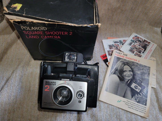 Polaroid, Land Camera Square Shooter 2 Type 88 film Vintage 1970s  Original Box 