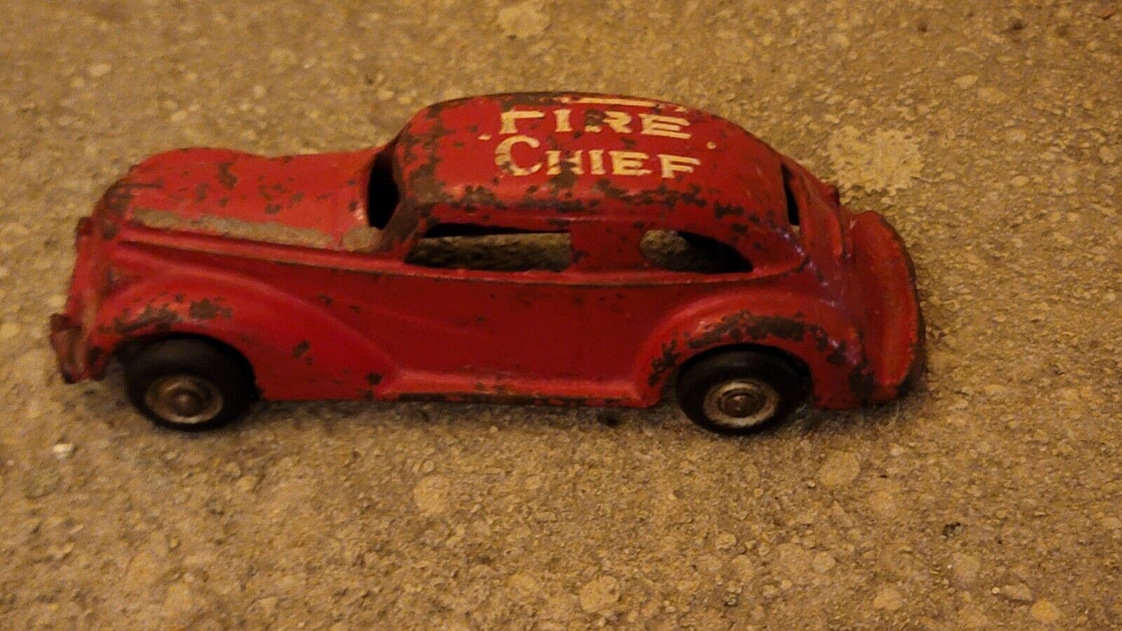 Vintage ARCADE CAST IRON RED FIRE CHIEF CAR HUBLEY 5½" 